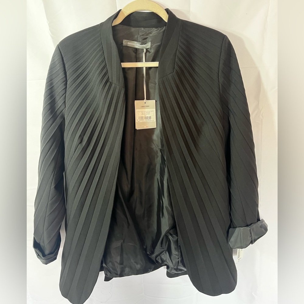 Elegant Black Pleated Women's Jacket